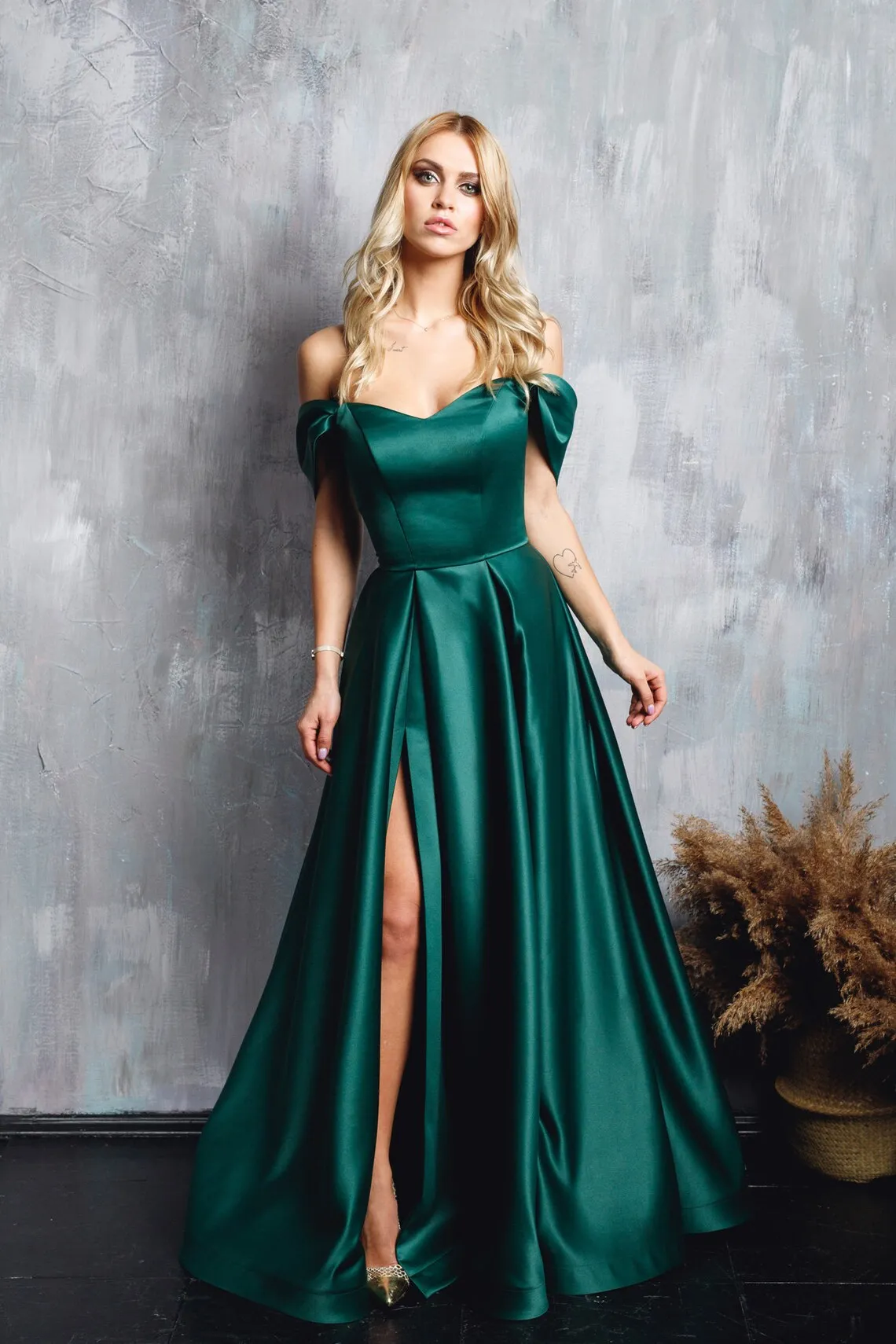 Hunter-vestidos de graduación de satén para mujer, vestido de noche de fiesta Formal con abertura frontal, largo hasta el suelo, hombros descubiertos, color verde