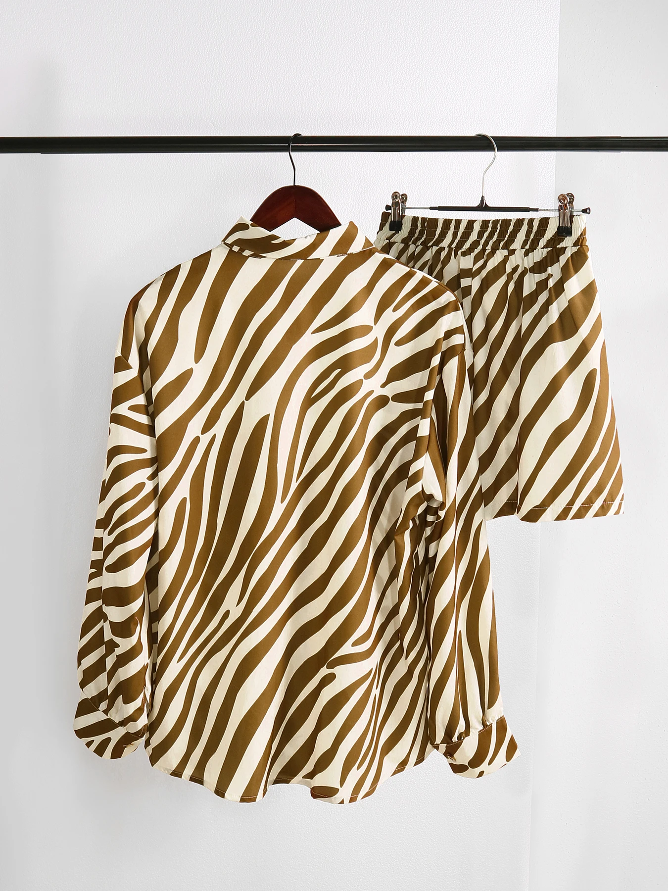 Two-Piece Set Women's Zebra Stripe Print Button Front Shirt&Elastic Waist Shorts, Casual Long Sleeve Pocket Top&Shorts for Daily