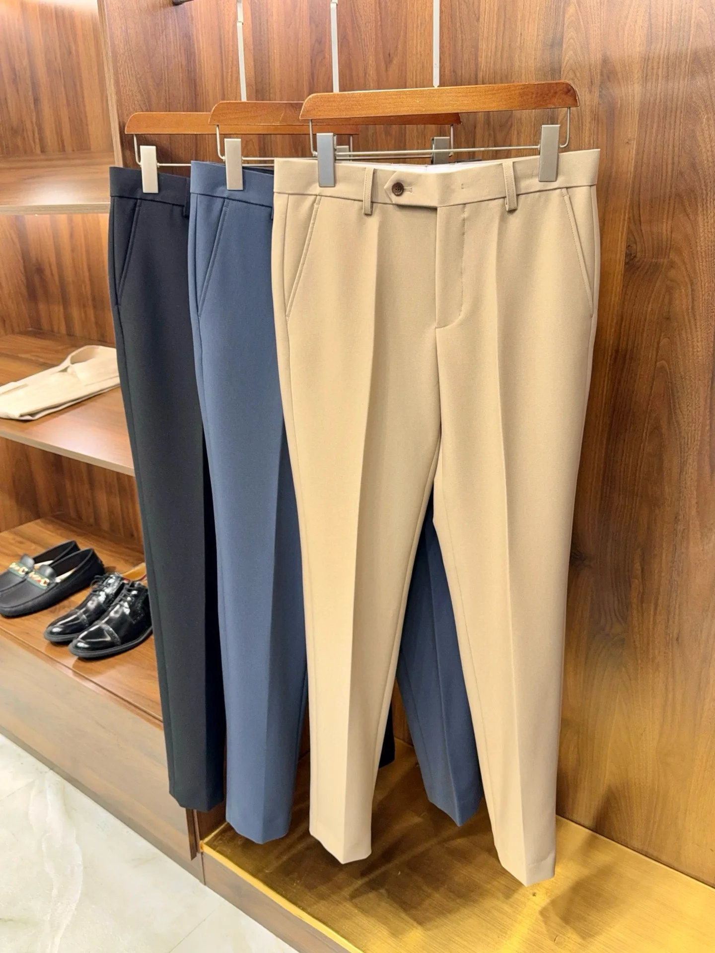 กางเกงขายาวทรงตรงสไตล์ลำลองสำหรับธุรกิจ ผสมผ้าขนสัตว์บรี 50%