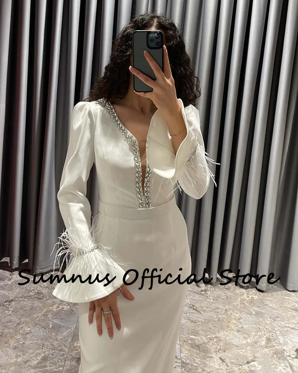 Sumnus Black Mermaid Saudi Arabic Evening Dresses Feather Long Sleeve Dubai Prom Party Dress Beads Satin Formal Dress Back Split