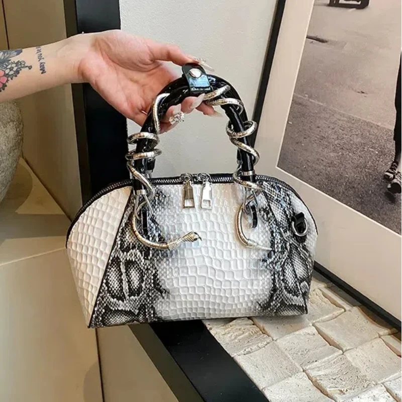 กระเป๋าถือแฟชั่นสําหรับผู้หญิง 2024 ใหม่รูปแบบงูกระเป๋าหนังการออกแบบที่ไม่ซ้ํากันคุณภาพสูงกระเป๋าสะพายวินเทจผู้หญิง