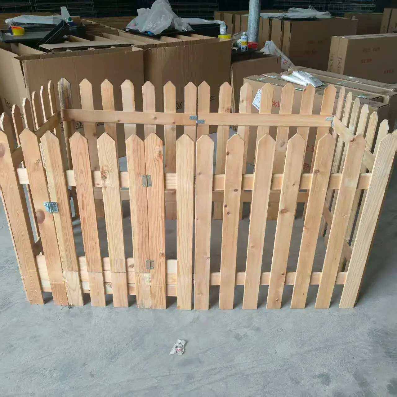 

Outdoor Wooden Fence Dog Fence Equipment Extendable Coop Dog Fence Accessories Supplies Stuff Rejas Para Mascotas Dog Supplies