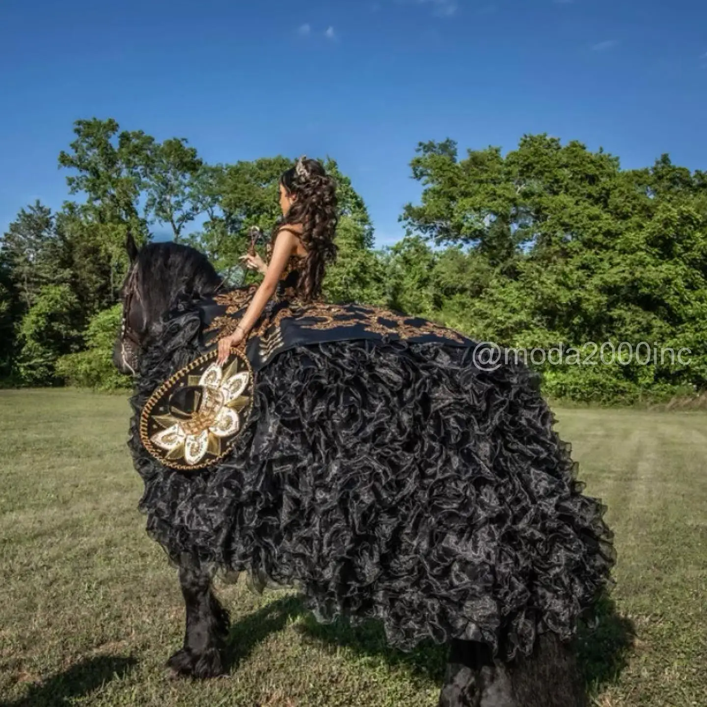 Zwarte Prinses Ruches Gezwollen Quinceanera Jurken Met Gouden Borduurwerk Lace-Up Corset Charro Prom Zoete Vestidos De 15 Años