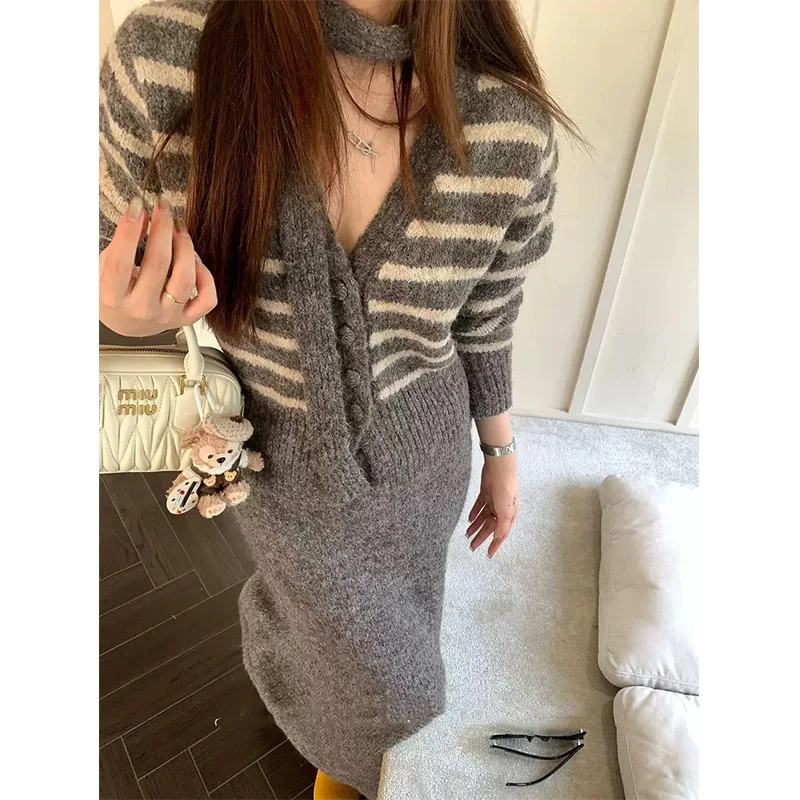 

Retro High-end Temperament Striped Knitted Suit Autumn and Winter New Gentle Wind Loose Slimming Royal Sister Fan Two-piece Set