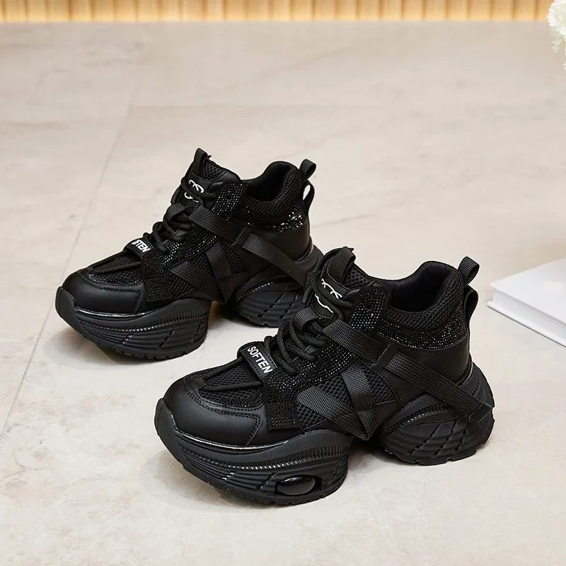 Sapatos de pai elegantes prateados de fundo grosso para mulheres, novos sapatos casuais versáteis, calçados esportivos leves que aumentam a altura