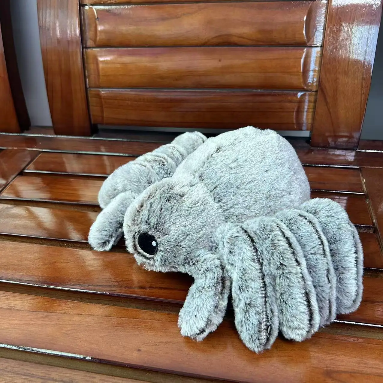 Juguete de araña de peluche realista: regalo de muñeco de araña gris para Navidad