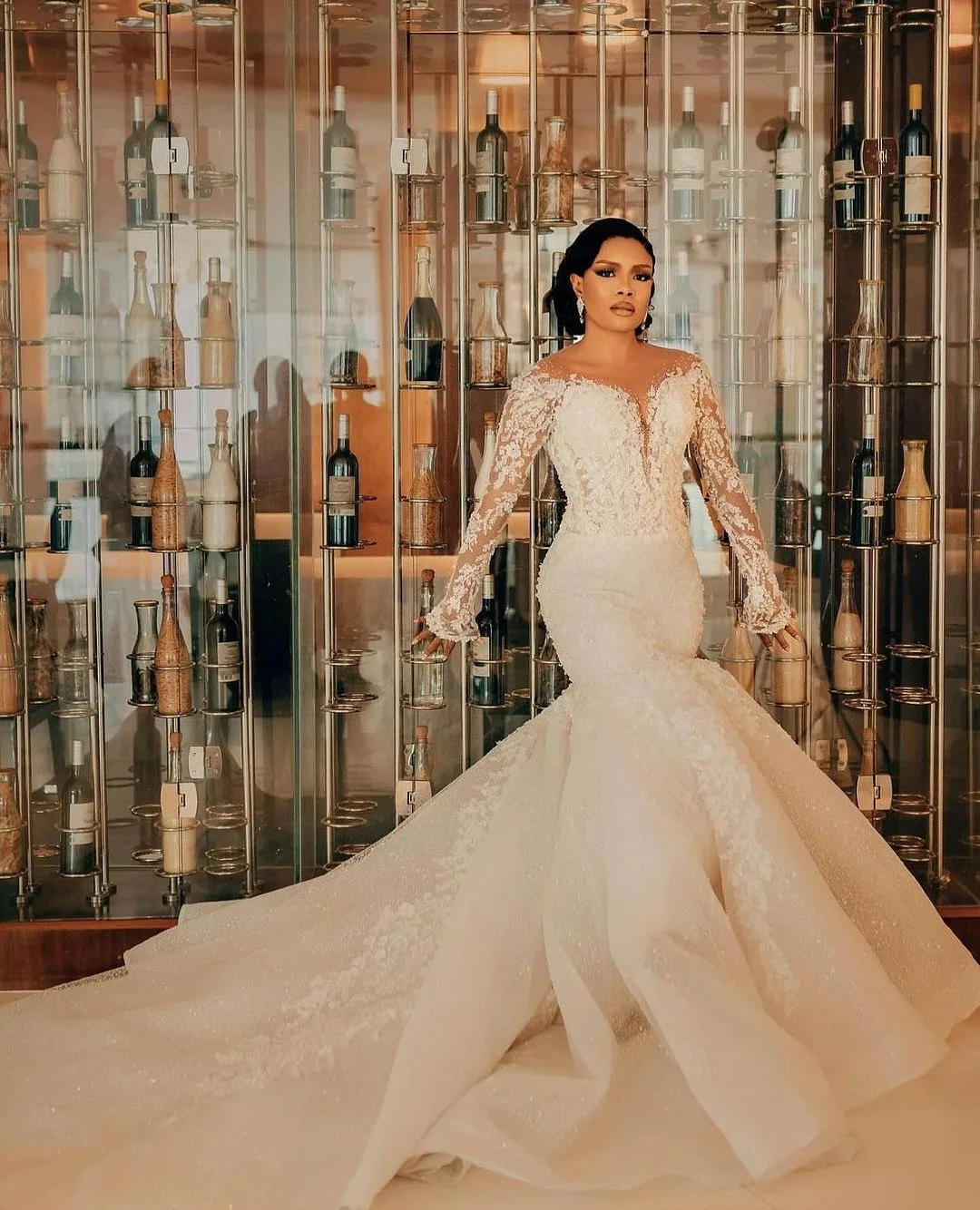 맞춤형 빈티지 쉬어 넥 아플리케 비즈 인어 웨딩 드레스 채플 트레인 로브 드 마리에 긴 소매 신부 가운