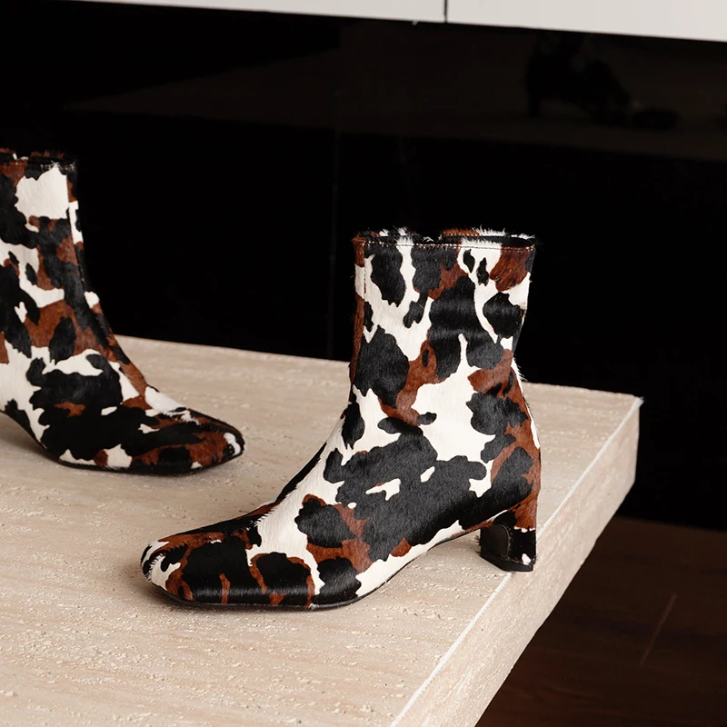 

Ботильоны ручной работы из пони-шерсти с квадратным носком и массивным каблуком, современные ботинки с леопардовым принтом, на среднем каблуке, модель челси для женщин