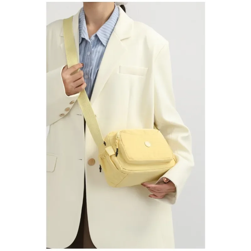 Leichte Nylon-Umhängetasche mit verstellbarem breitem Riemen, mehrschichtige Handtasche, Schultertasche, Messenger-Tasche für Damen im Alltag – Detail 9