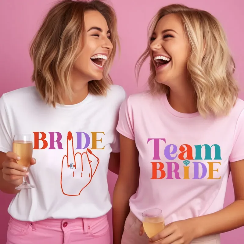 Équipe mariée demoiselle d'honneur T-shirt doigt bague de mariage graphique t-shirts douche nuptiale fiançailles T-shirt femmes Bachelorette poule fête hauts
