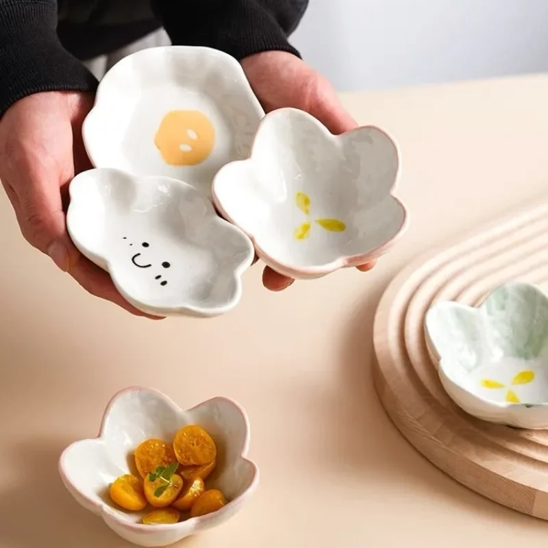 

Japanese Ceramic Seasoning Soy Sauce Dish Salad Sushi Snake Vinegar Small Plates Cloud Cute Flower Shape Bowl Kitchen Tableware