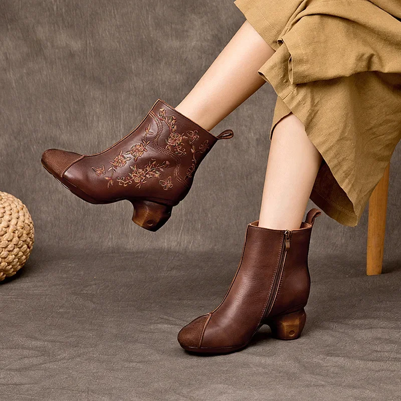 

Женские замшевые ботильоны с вышивкой, на массивном каблуке 6 см