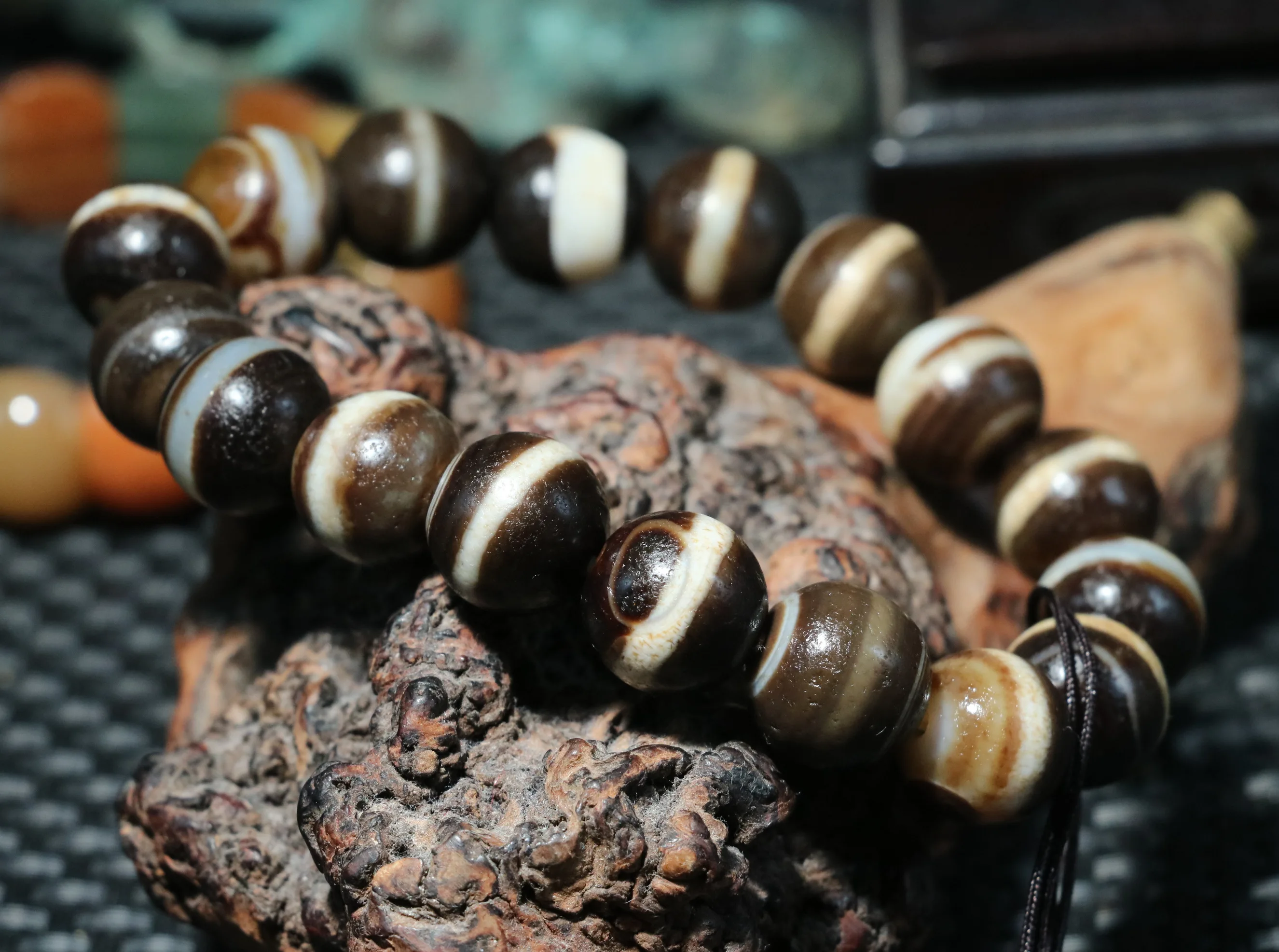 

LKbrother Talisman Treasure Energy Tibetan Top old Agate Silkworm Lines Rich dZi Bead Bracelet Amulet Talisman $$$ UPD230801A1