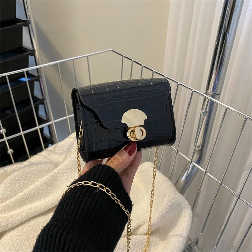 Trendy Mini Shoulder Bag Casual Chain Messenger Bag Daily Commuting Bag Lipstick Coin Purse view 4