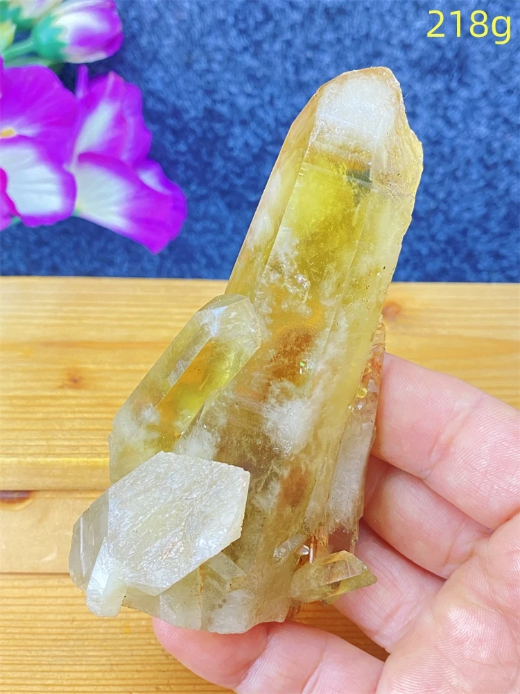 Brazil's natural yellow crystal specimens, the implication of high-quality love, the original cutting-edge home decoration ornam
