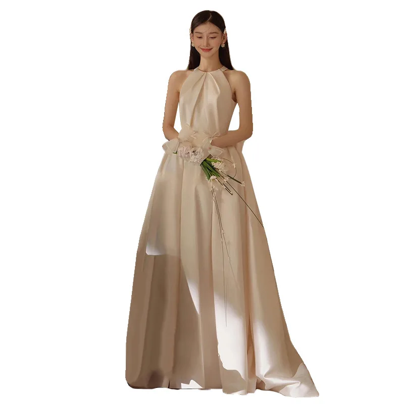 ブライダルサテンネックハンギングウェディングドレスフレンチオフショルダーレトロスタイルシンプルウェルカムバンケットトレーリングアウトベールカスタマイズ