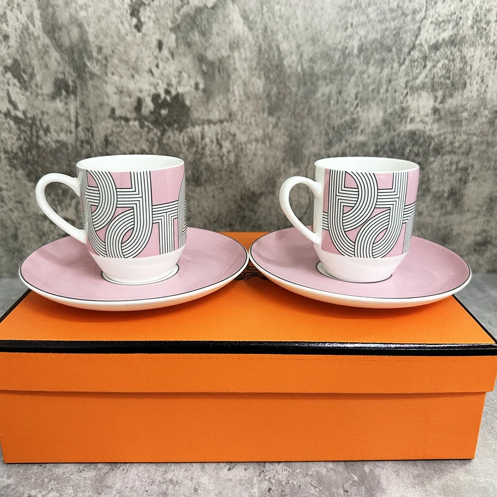 

2022 New Runway Design 120Ml Bone China Coffee Cups and Saucers Tableware Coffee Plates Dishes Afternoon Tea Coffee Drinkware