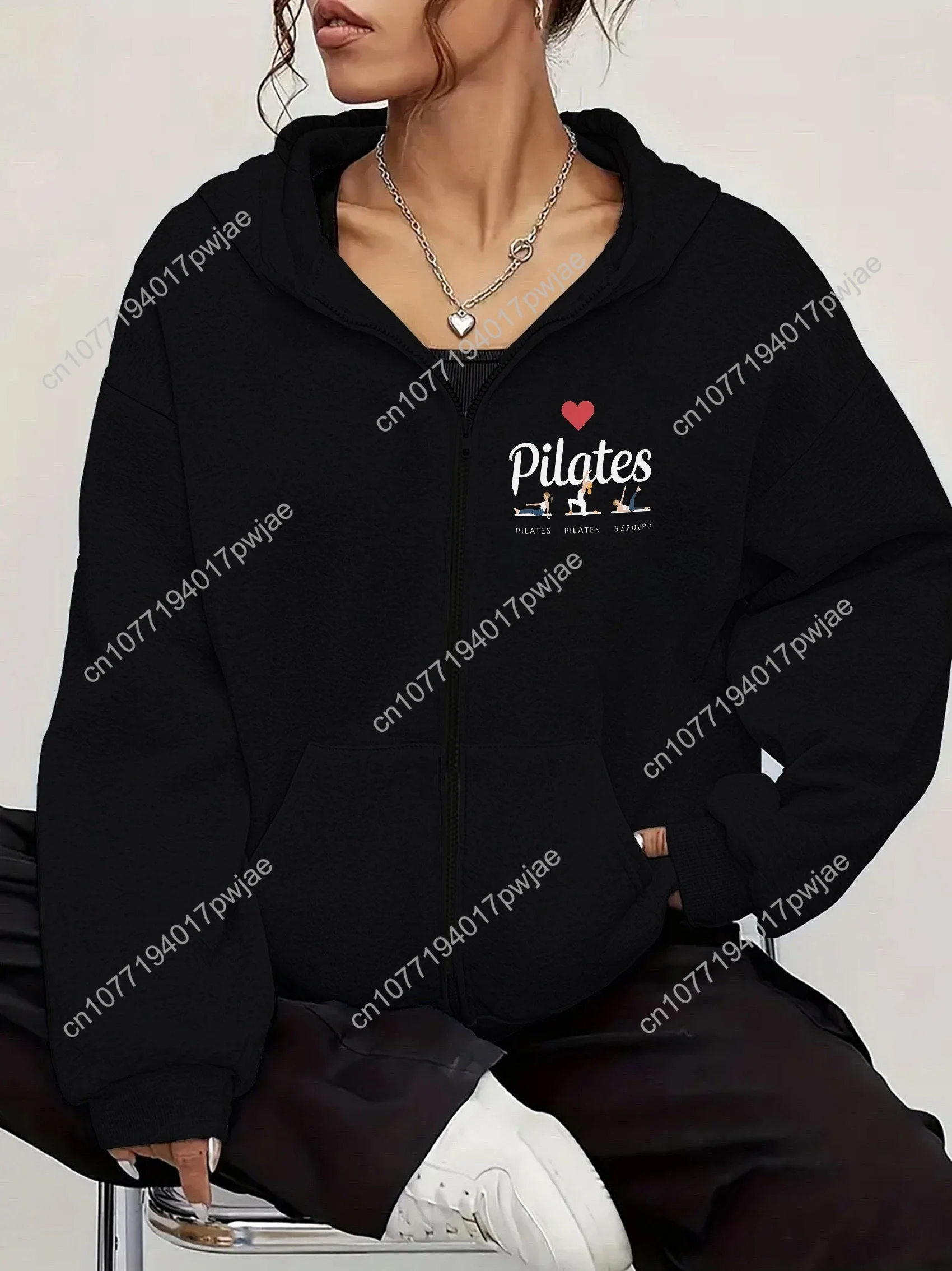 Moletom feminino casual com zíper e estampa de letras de pilates e design de coração, poliéster elástico macio, ajuste relaxado, bolsos frontais Machin