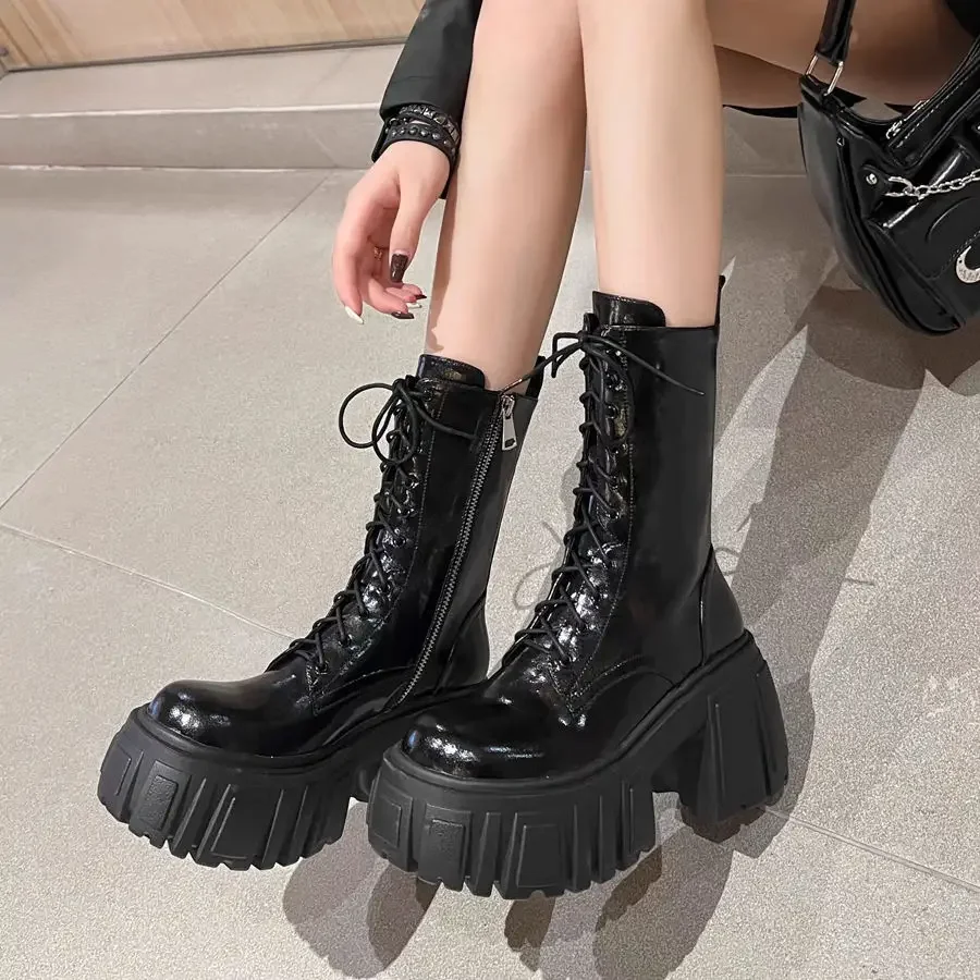 Nuevas botas de moto medianas negras de viaje americanas cortas con realce para mujer pequeña británica 2025