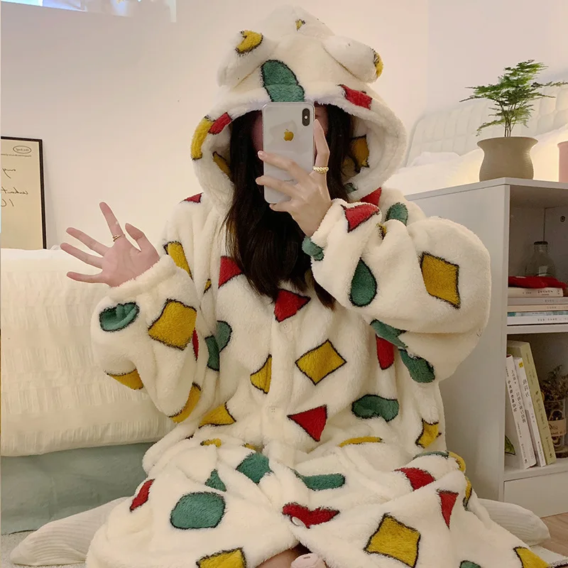 Kawaii Crayon Shin-chan Winter Coral Velvet Women's Pajamas Kawaii Shin-chan Robes Japanese Cartoon Cute Casual Home Wear