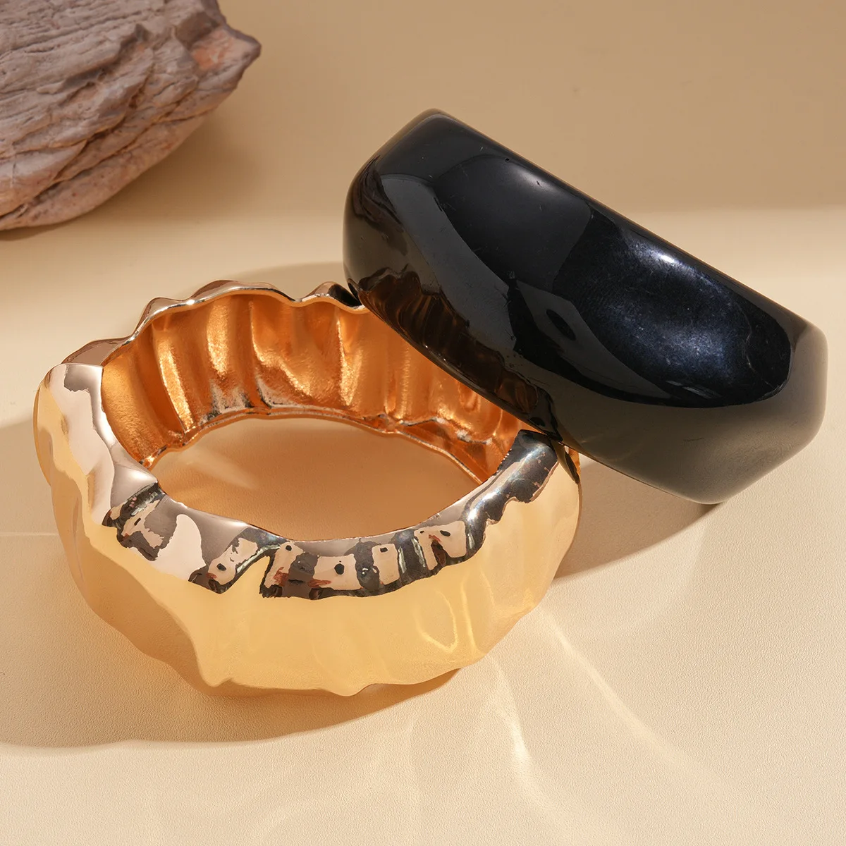 Wide Acrylic Resin Openning Bangle for Women Men Exaggerated Geometric Pleated Massive Chunky Metalic Bracelet Hip Hop Jewelry F