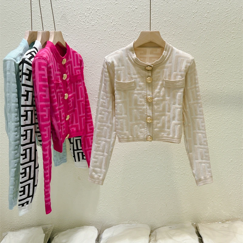 Cardigan en tricot avec lettre Jacquard pour femmes, de haute qualité, à la mode, Vintage, automne, boucle en métal, épaulettes, Cardigan, veste,