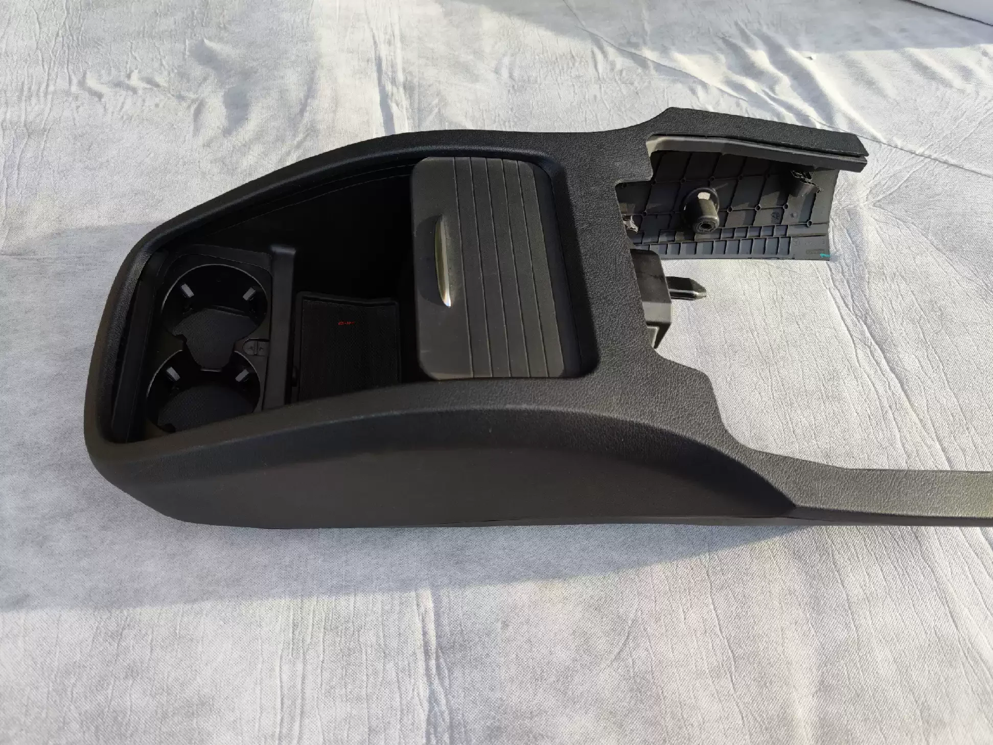 For  Vito water cup holder, modified armrest box storage box Vito cigarette lighter V250d box water cup holder