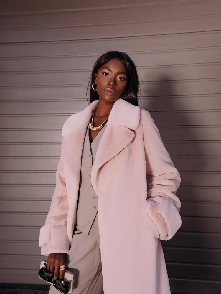 Cappotto in pelliccia sintetica da donna oversize con colletto con risvolto soffice Giacca corta allentata a maniche lunghe solida moda 2025 Nuovo inverno alto streetwear