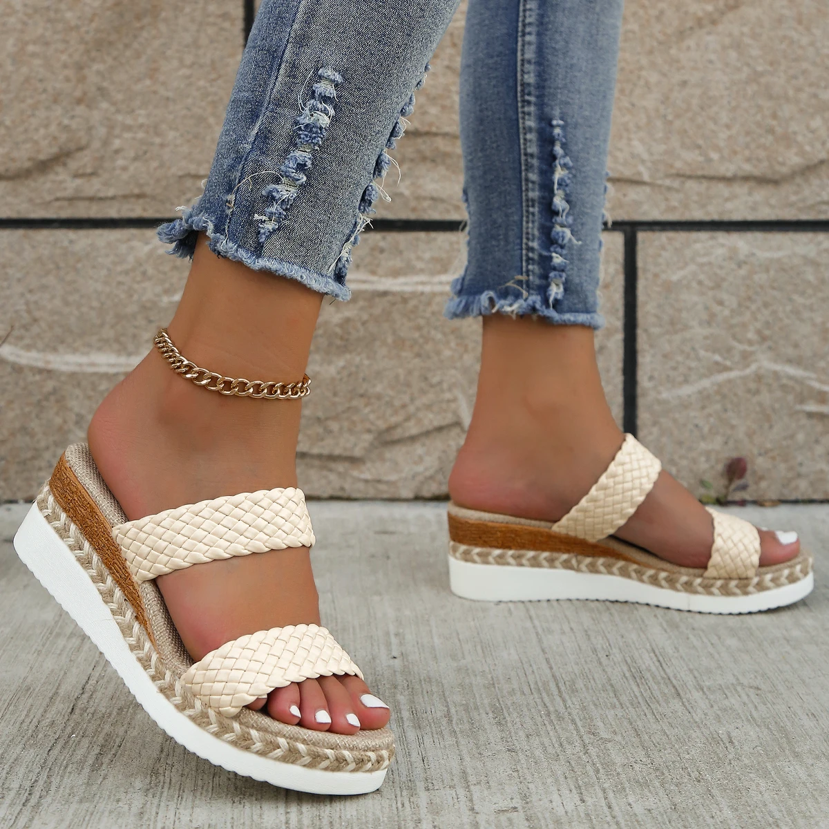 

Fashionable and Elegant Sexy High Heel Slippers in Summer New Round Toe Thick Sole Comfortable Casual Slippers for Women