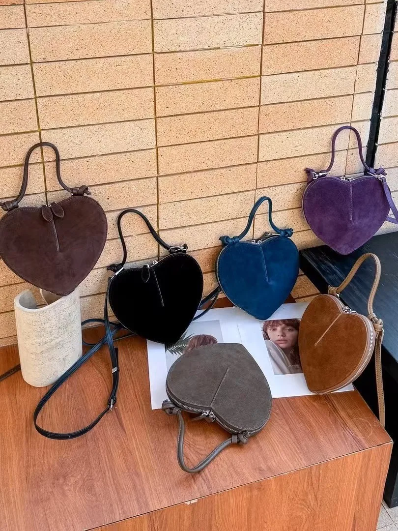 

Fashion Love Hearts Women Shoulde Rbags Trend Faux Suede Crossbody Bag Autumn and Winter Small Female Purses Cute Handbags 2024