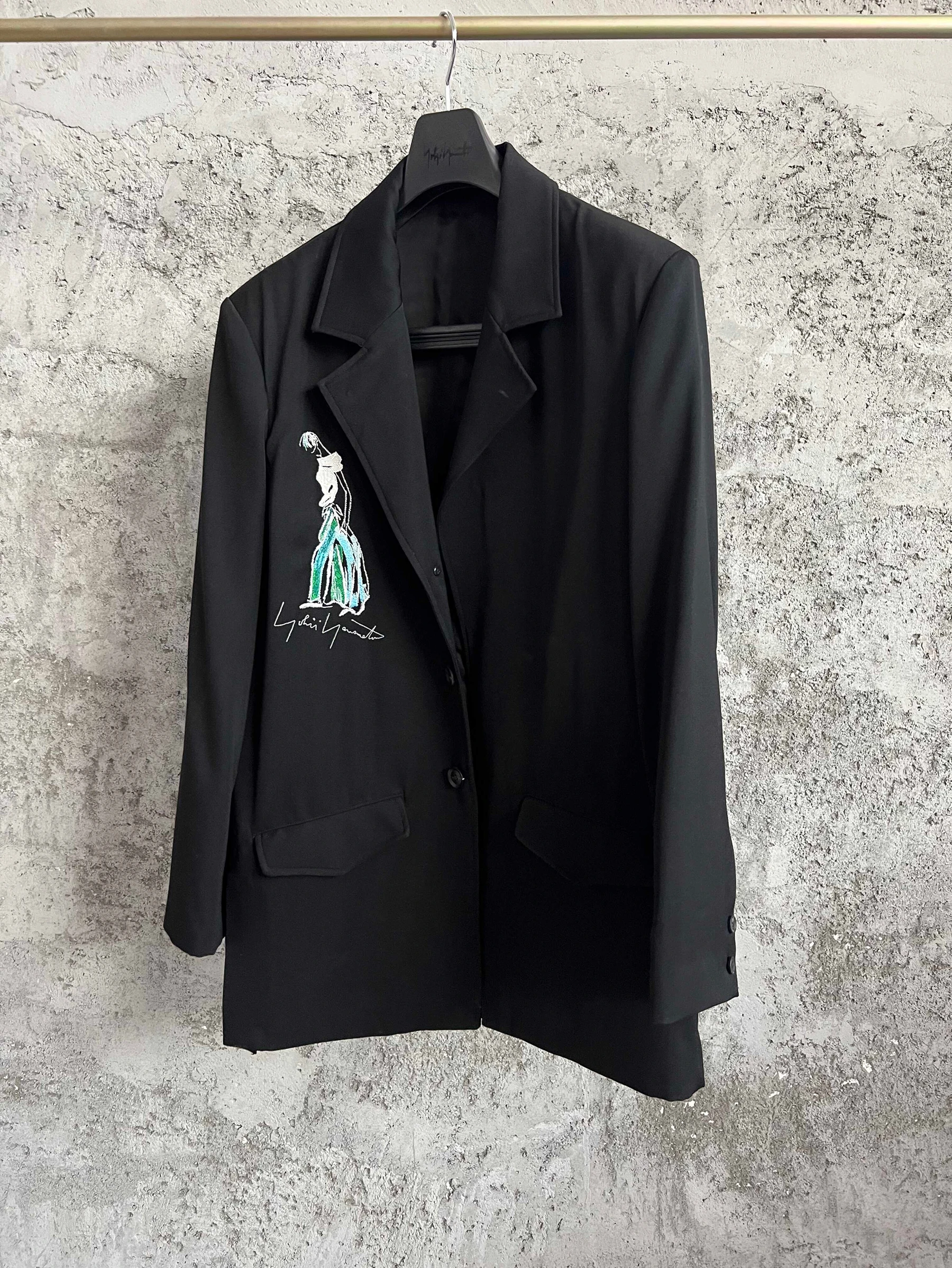 

TOP-YAMAMOTO yellow back view, embroidered human figure on the chest, wool jacket, round-neck suit