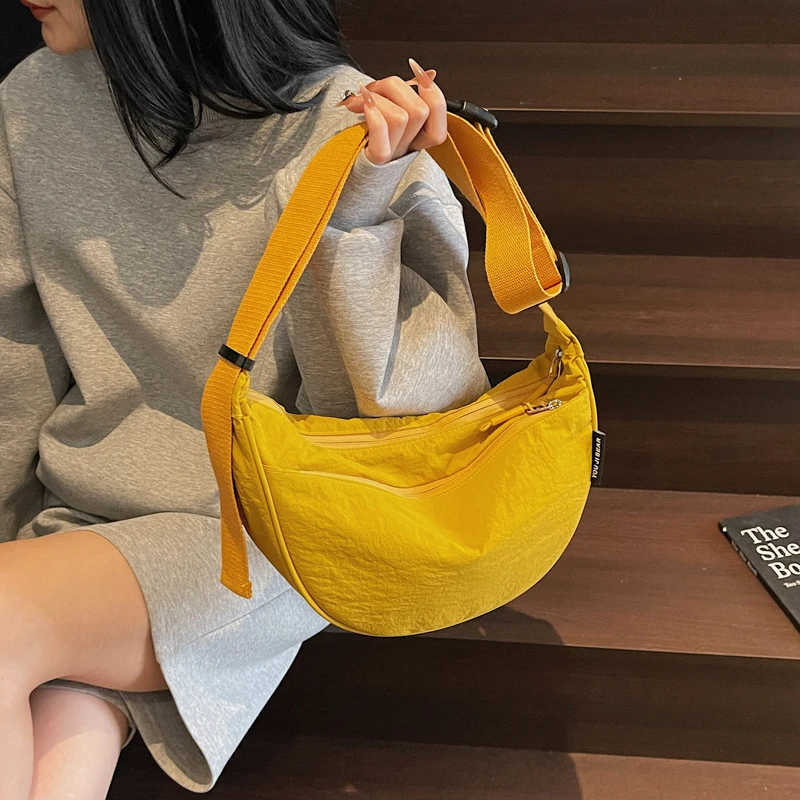 

Fashionable and trendy casual canvas bag 2025 new sports lightweight dumpling bag large capacity commuting shoulder bag