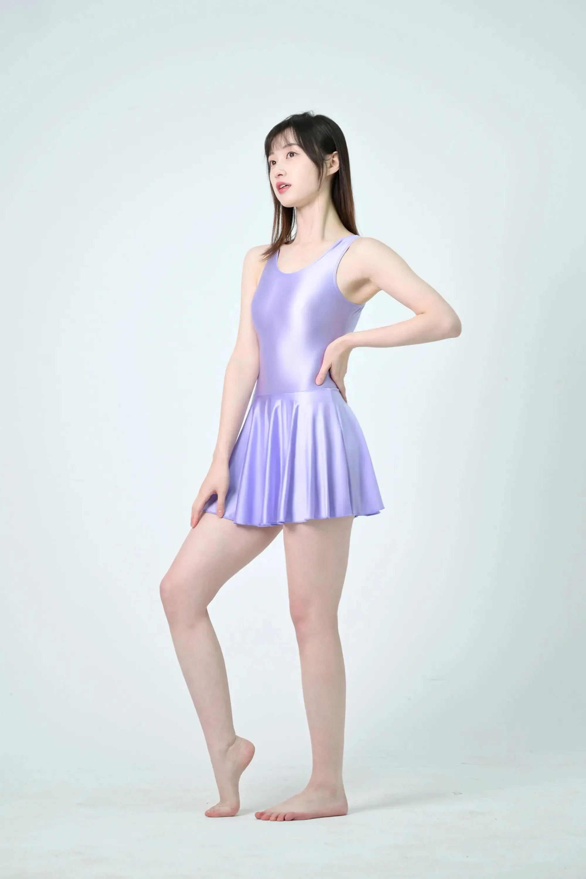 女性光沢のあるストレッチノースリーブストレッチタンク快適なドレス無地アスレチックビスチェテニスハーフカバーヒップドレス