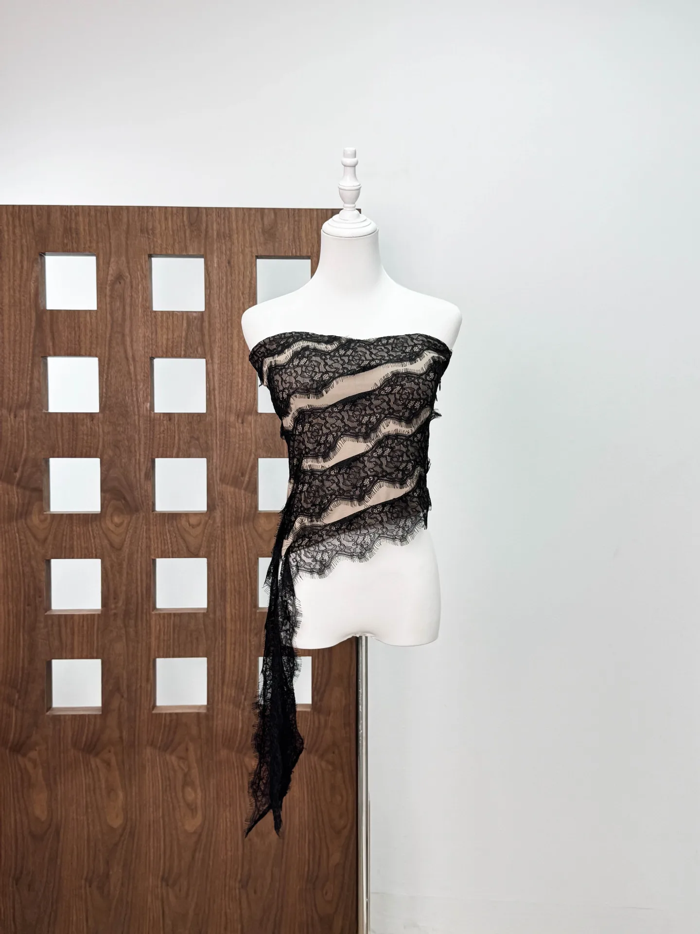 

Новое поступление 2025 года, модный женский топ, сексуальный кружевной черный жилет с открытой спиной и кисточками, клубный жилет для ночного дня рождения, вечеринки, дизайнерская одежда