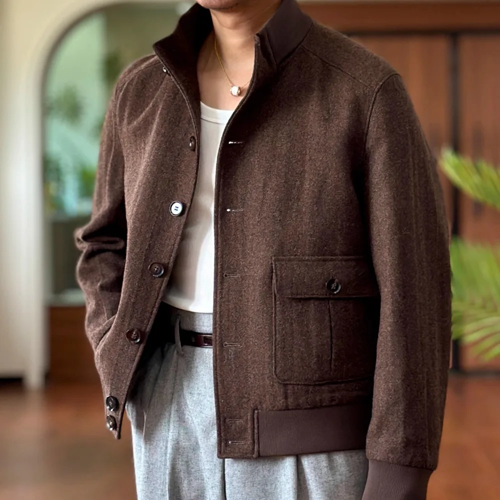 

2025 Новая итальянская ретро коричневая шерстяная короткая куртка, мужская осенне-зимняя повседневная куртка большого размера с воротником-стойкой, винтажная мужская куртка