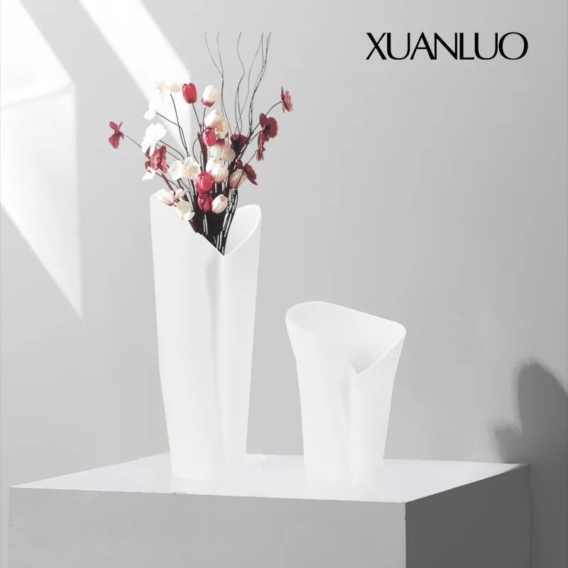 Irregular Resin Vase Ornament Minimalist Style Show Flat Living Room Sales Office Exhibition Hall Decor Artistic Vase