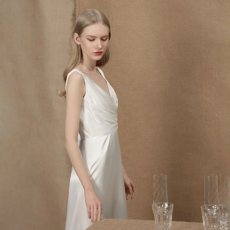 Атласное легкое свадебное платье2025Новый стиль, маленькое платье с воротником-стойкой, утягивающее платье невесты, простая ретро-тележная фотография, уличная вуаль