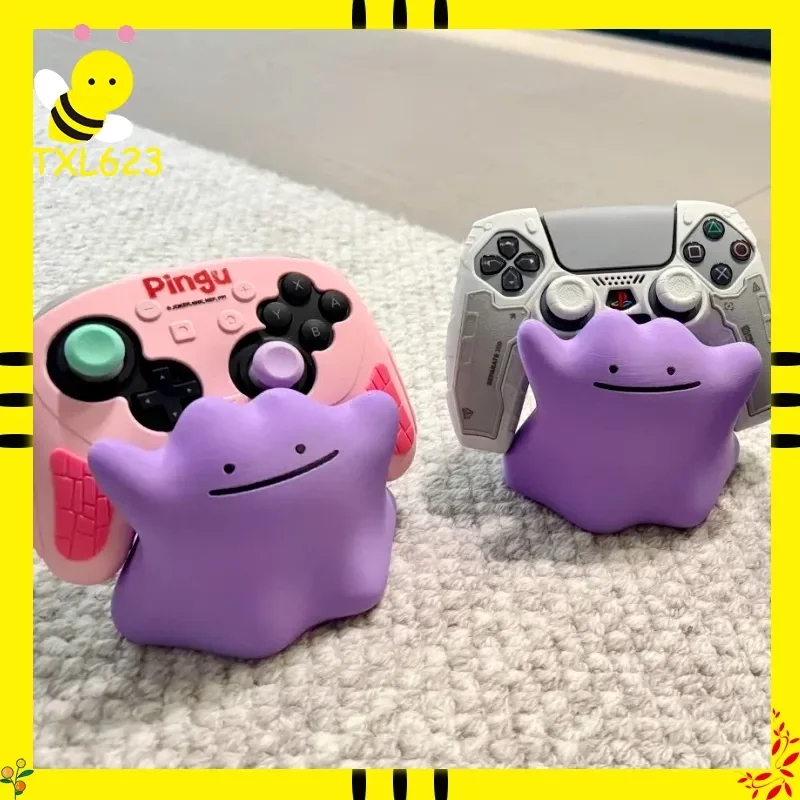 

Cute Ditto Game Controller Holder, Universal Stand Compatible with PS5 Xbox Switch, Desktop Decoration & Game Fan Gift