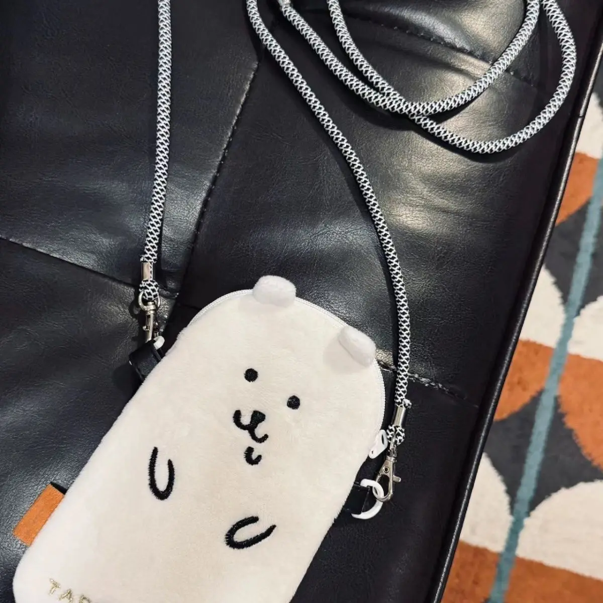bolsa-transversal-de-pelucia-em-forma-de-urso-para-celular-bolsa-pequena-estilo-cartoon-para-mulheres