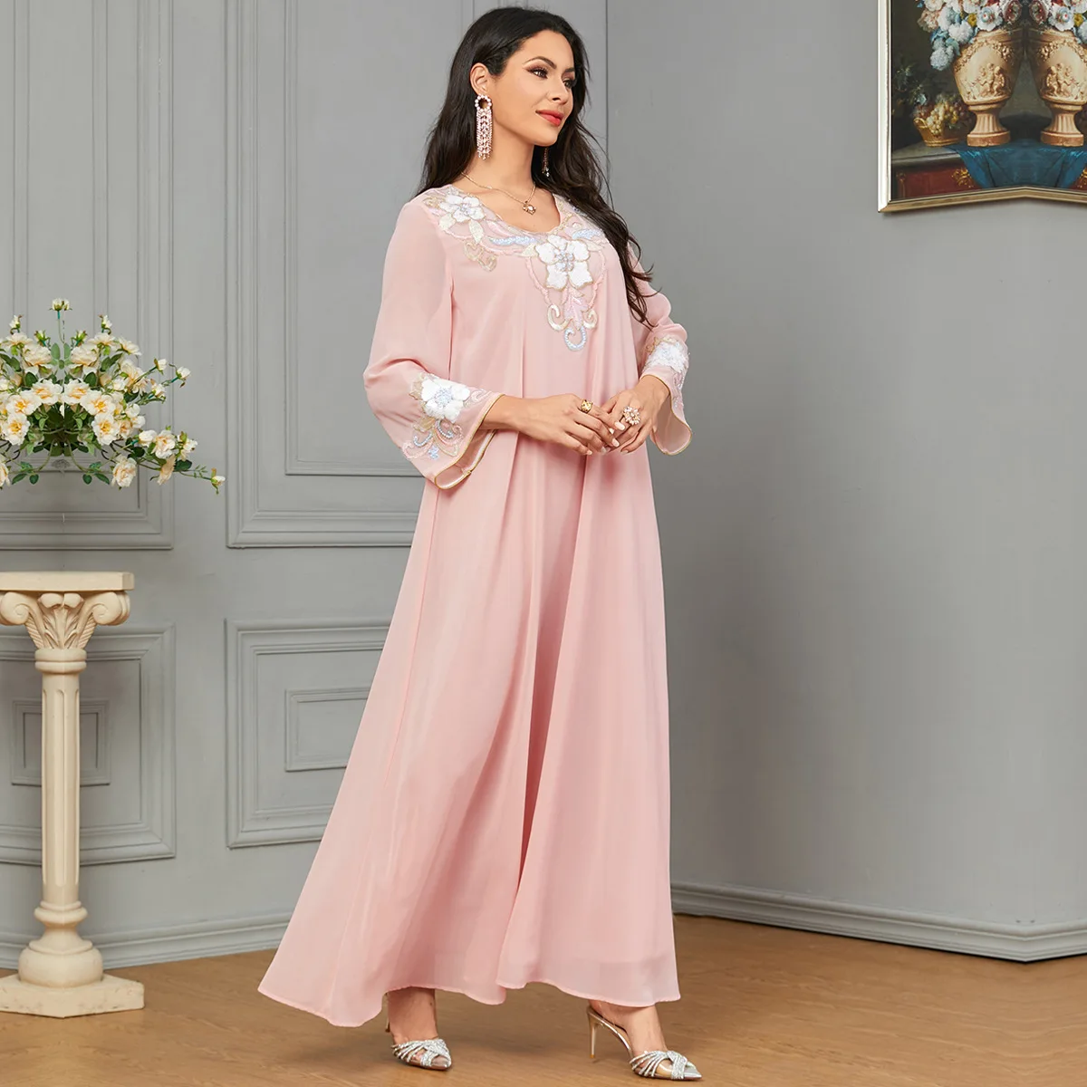 Fashion Mulsim Woman Long Dresses V-Neck Appliques A-Line Loose Elegant Casual Dubai Moroccan Abayas Jalabiya 2024