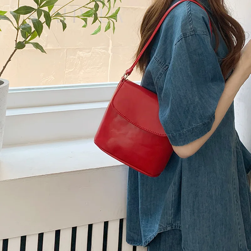 Fashion Design Women\'s Red Shoulder Crossbody Bag Retro Ladies Small Bucket Bag Handbags Solid Color Female Simple Underarm Bags