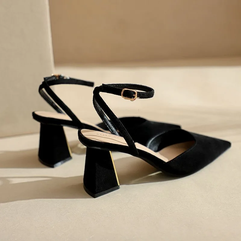 Women's Outdoor Wear Chunky Heel Sandals 2026 New Versatile High Heels Retro Strapped Black Pointed Toe Single Shoes