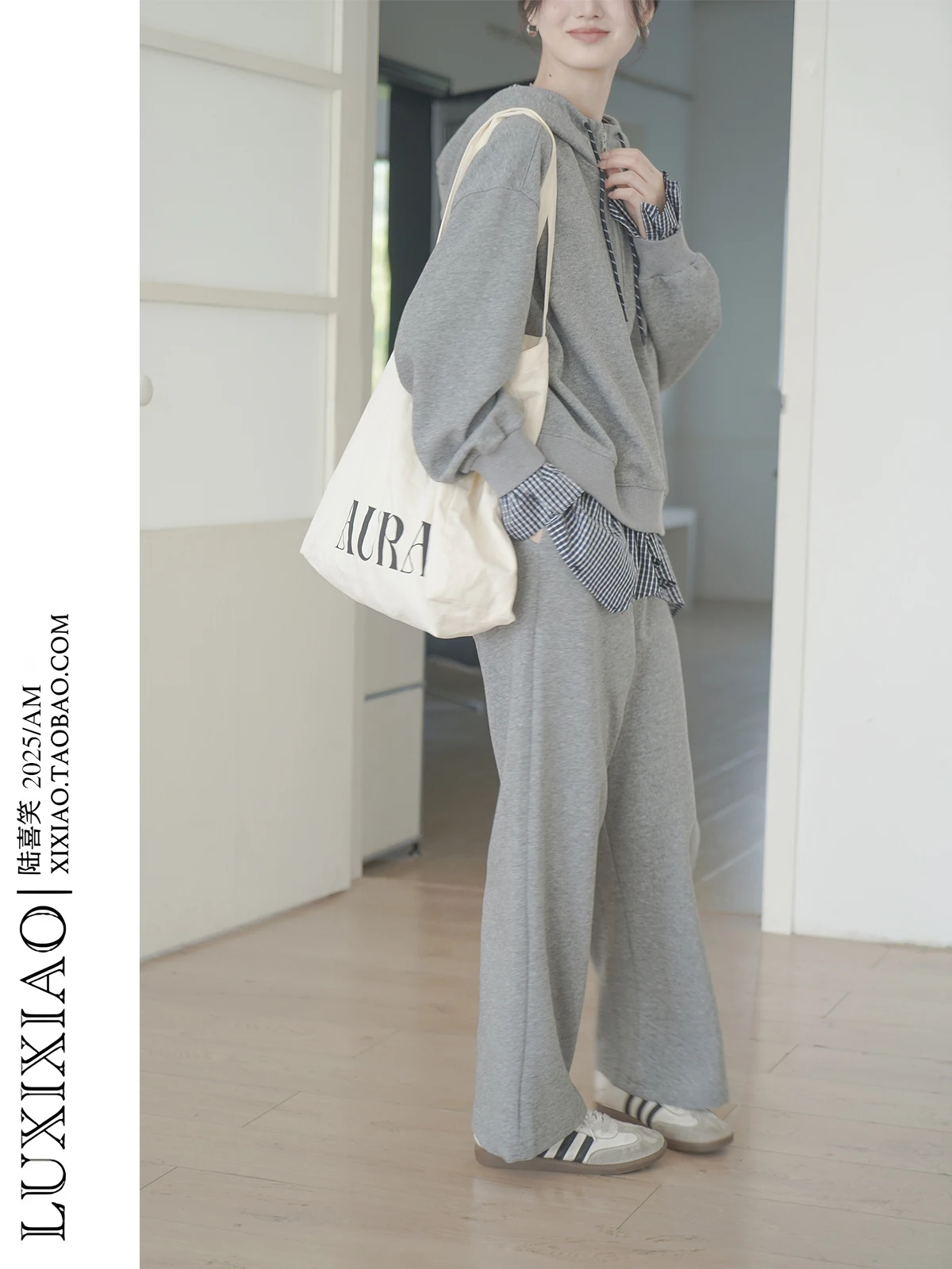 

Комплект LUXIXIAO 2026: Женская корейская толстовка на молнии и брюки с высокой талией. Осенне-зимний повседневный модный образ.