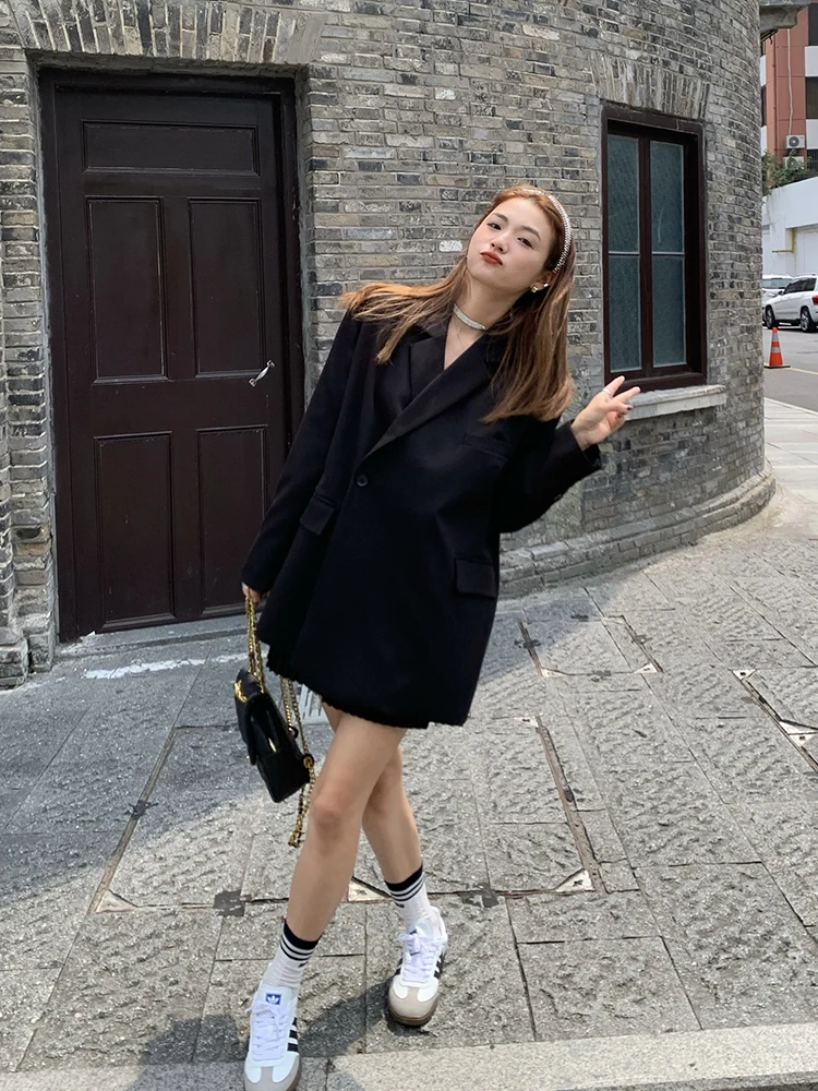 

Элегантный черный костюм-двойка с плиссированной юбкой для женщин, модный деловой комплект из полиэстера для возраста 25-35 лет