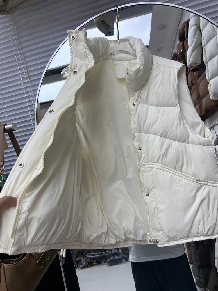 سترة نسائية قصيرة ذات ياقة واقفة بدون أكمام شتوية جديدة فضفاضة بلون سادة مع فيونكة بيضاء على شكل بطة أسفل سترة