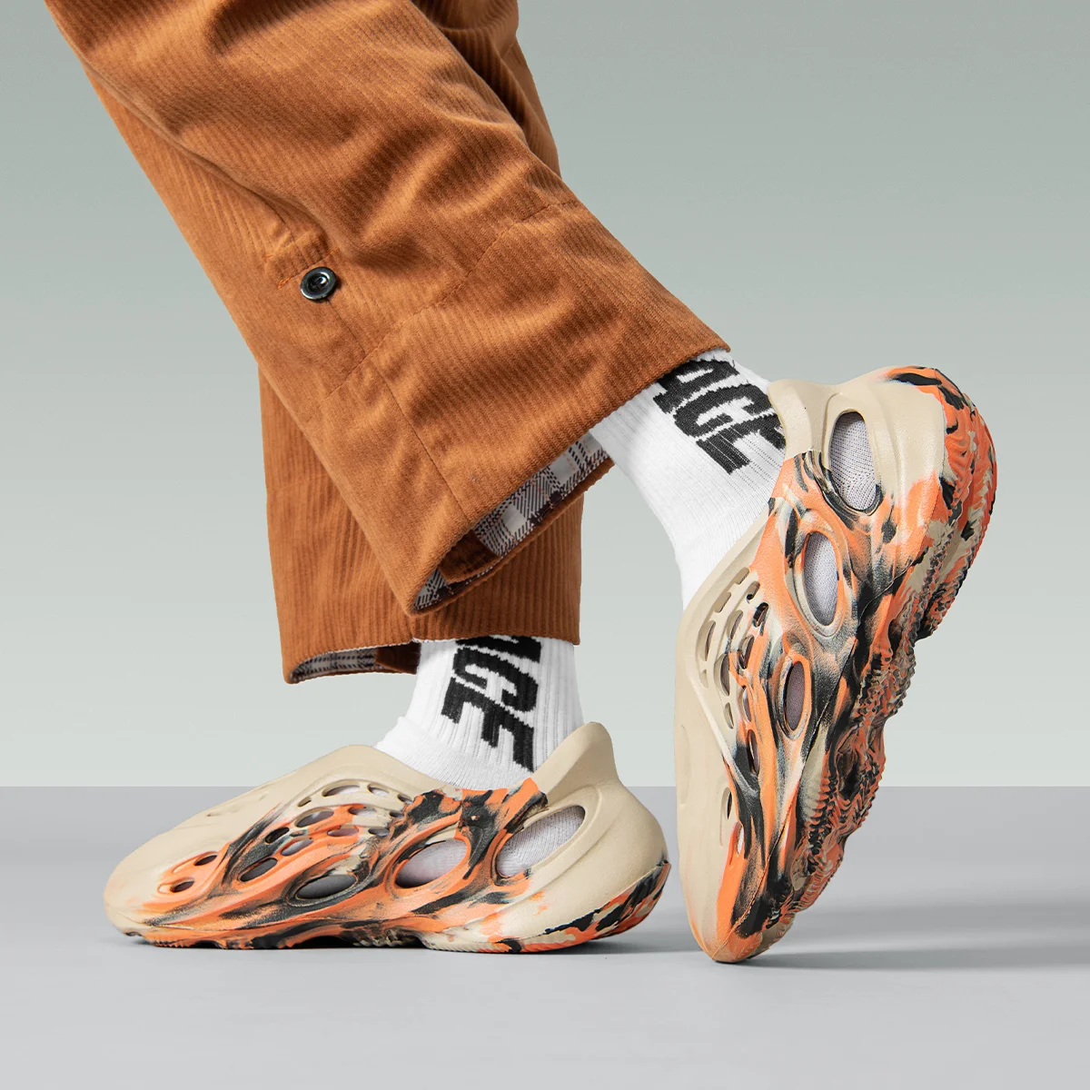 

Women's Pink & Blue Tie Dye Foam Runner Clogs Hollow Out Slip-on Sneakers Summer Breathable Beach Sandals Casual Walking Slipper