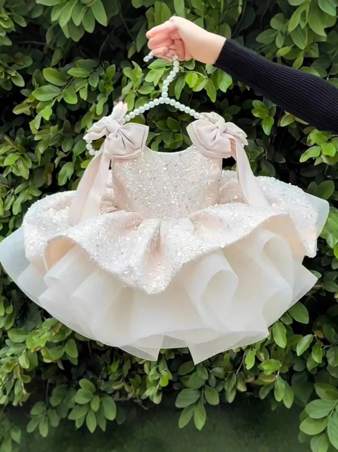 Fioletowe sukienki dla dziewczynek z cekinami, sukienki na przyjęcie urodzinowe dla dziewczynek z kokardami, urocze sukienki balowe dla niemowląt i dzieci z koralikami do sesji zdjęciowych.