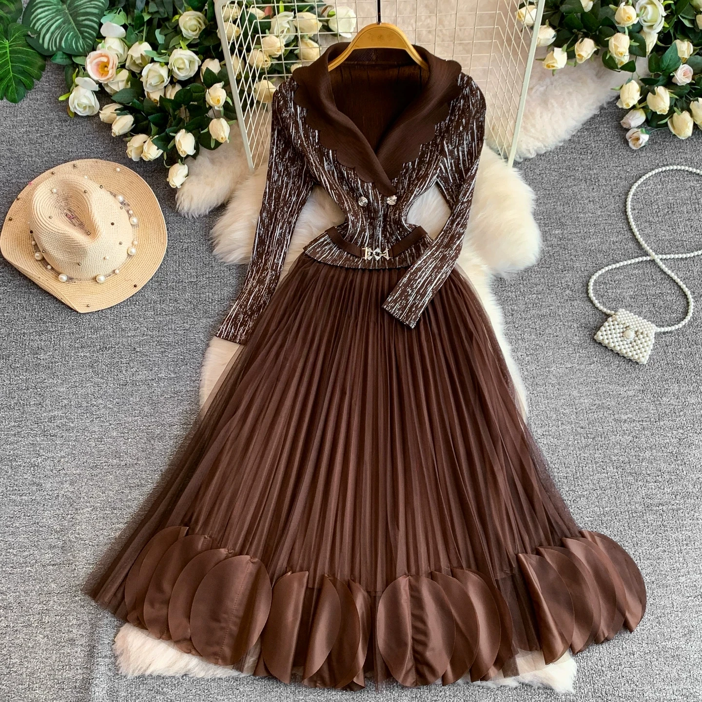 2026 Miyake Luxuriöses High-End Maxikleid mit Anzugkragen für Damen – Sommerliches, plissiertes langes Kleid mit Rüschenkante und elegantem Design
