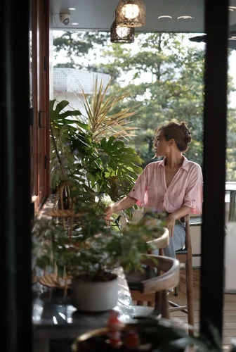 Imagen 2 del producto ETJ 2025 novedad de verano, Camisa corta informal holgada de manga corta con solapa de tela de mezcla fresca y transpirable para mujer