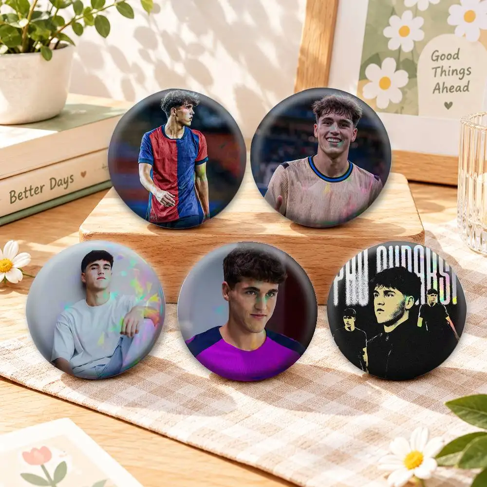 Elite Defender Pau C-Cubarsi Badges Creative Tinplate Button PinsBrooch Badge Clothes Backpack